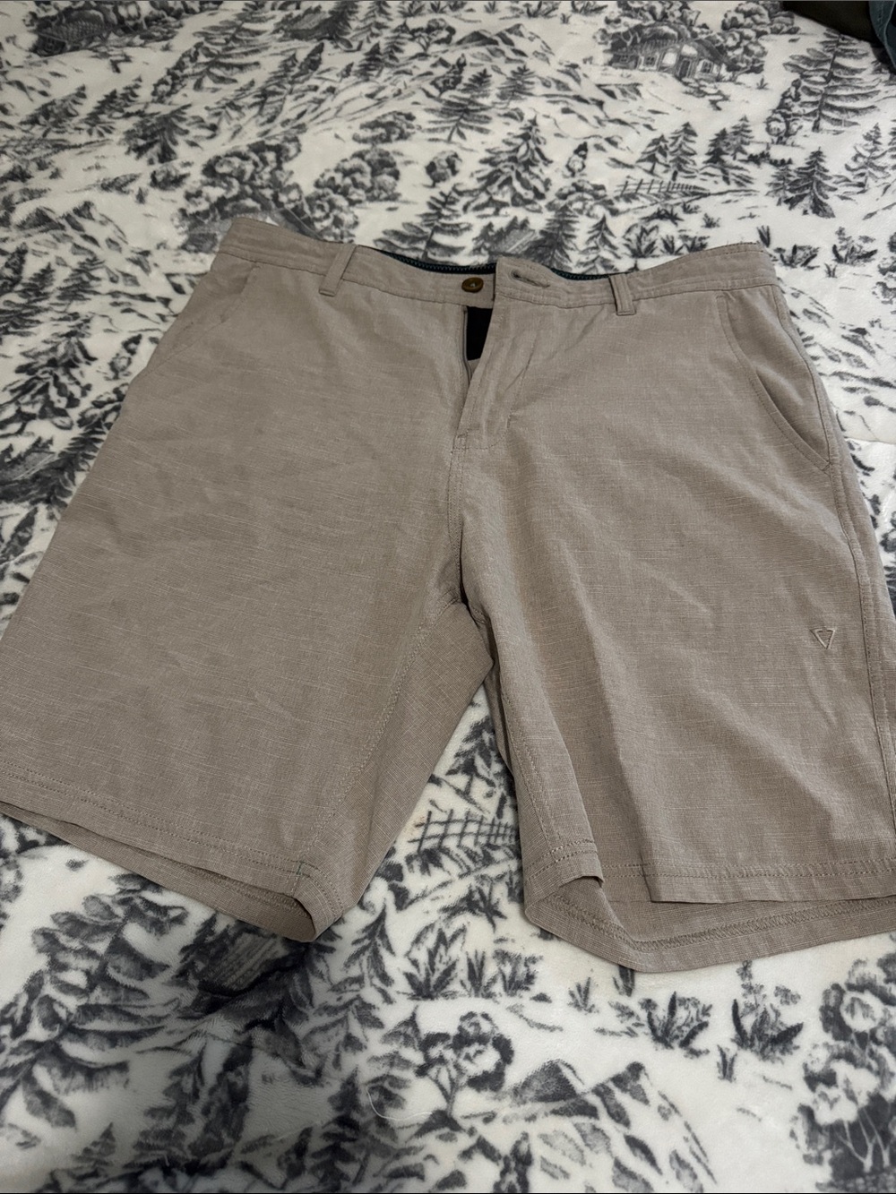 VISSLA Men's Khaki Flat-Front Casual Shorts